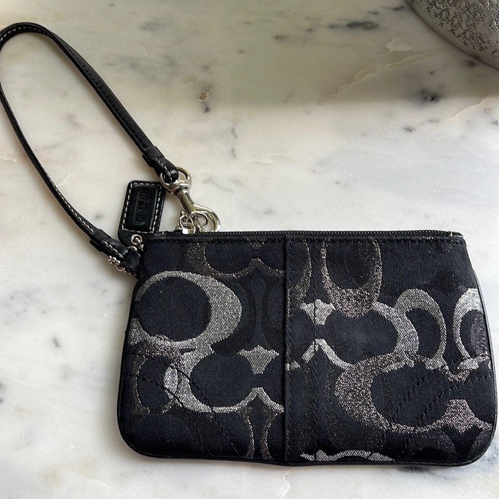 Brand new without tags Coach wristlet